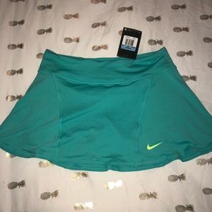 Nike Skirt (w/Shorts) Medium NWT